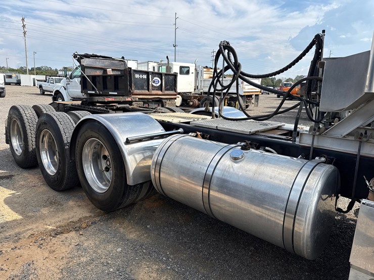 2017-caterpillar-ct660-image-5
