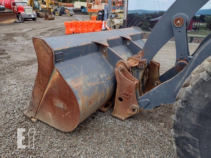 2006-deere-444j-image-22