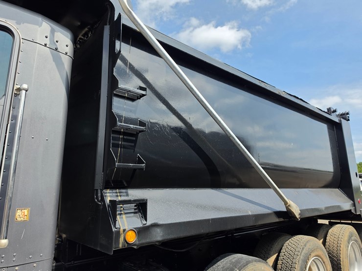 2013-kenworth-t800-image-12