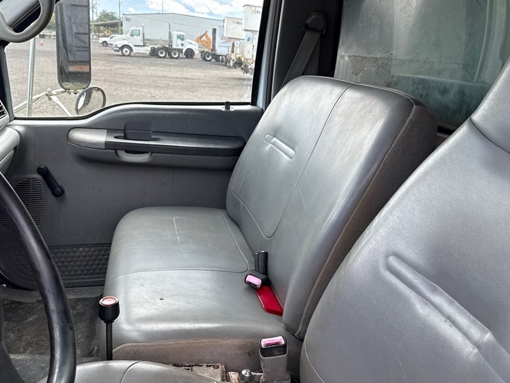 2005-ford-f650-image-16