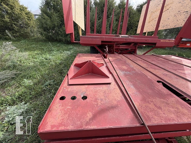 new-holland-1033-image-13