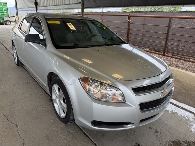 2012-chevrolet-malibu-sdn-image-2