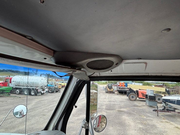 #1201-•-1999-sterling-silage-truck-(has-wi-title)-image-50