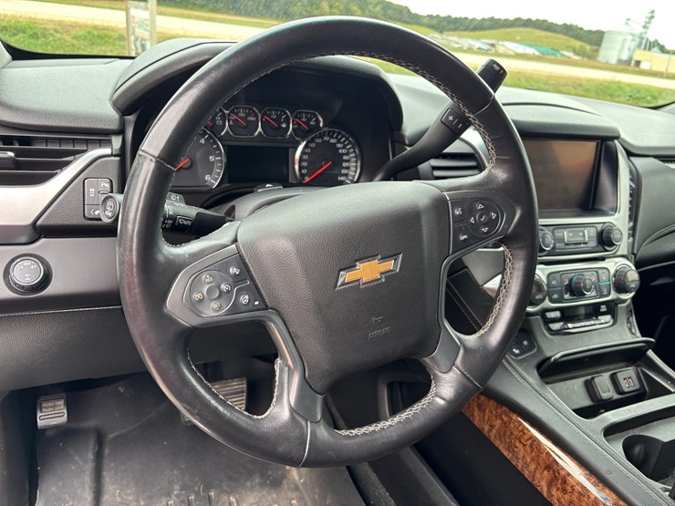 2015-chevrolet-tahoe-ltz-image-31