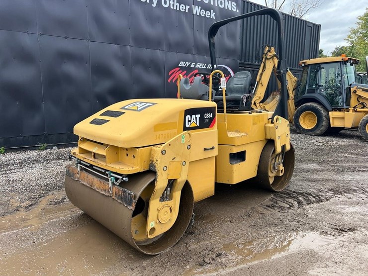 2010-caterpillar-cb34xw-image-2