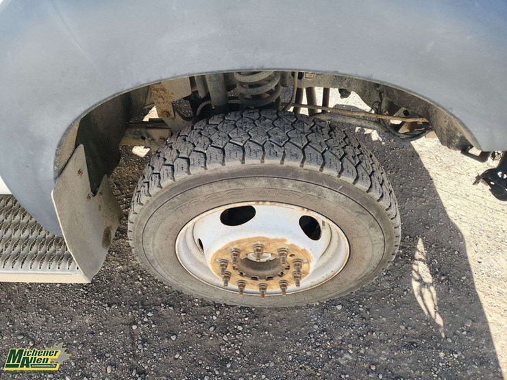 2011-ford-f550-image-12