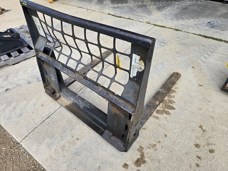 #9673-•-bobcat-42"-pallet-forks-image-5