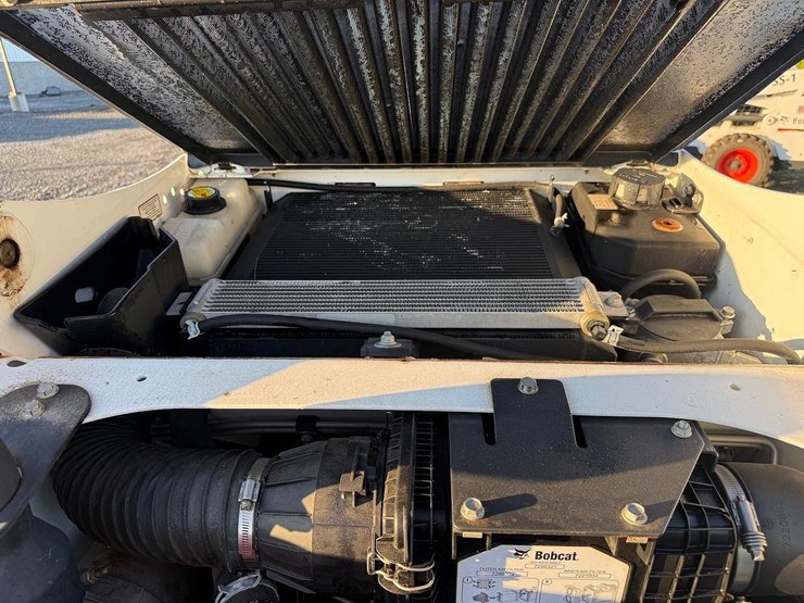 2018-bobcat-s550-image-14