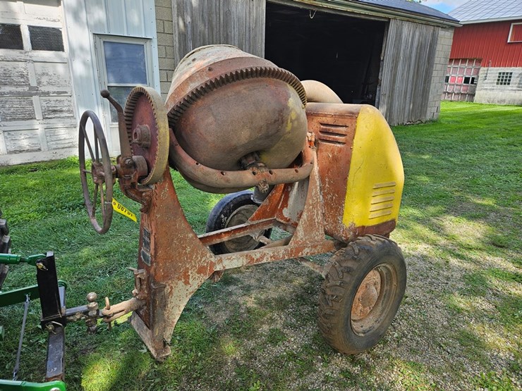 #8737-•-timken-bearing-equipment-towable-concrete-mixer-image-1