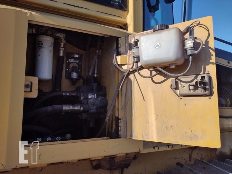 2002-deere-700h-lt-image-31