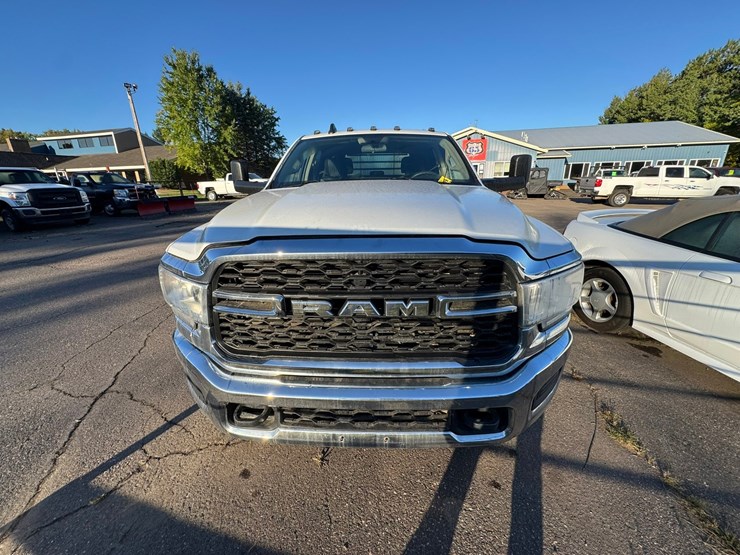 2020-dodge-3500-image-8