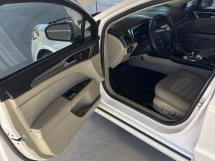 2019-ford-fusion-sdn-image-23
