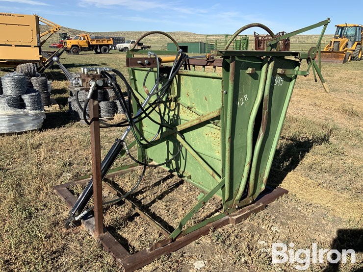 powder-river-hydraulic-calf-table-image-3