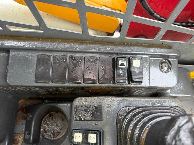 2020-takeuchi-tl8-image-28