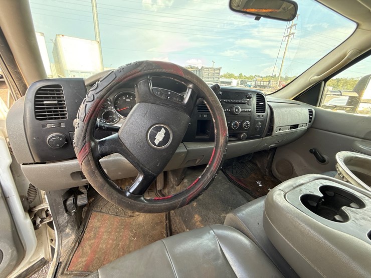 2008-chevrolet-3500-image-19