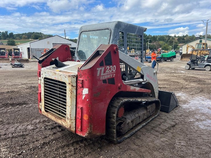 2011-takeuchi-tl230-image-7