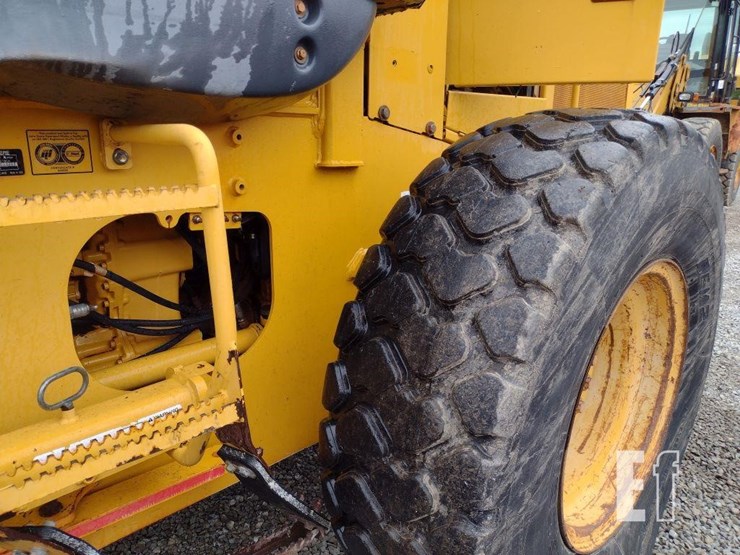 2006-deere-444j-image-15