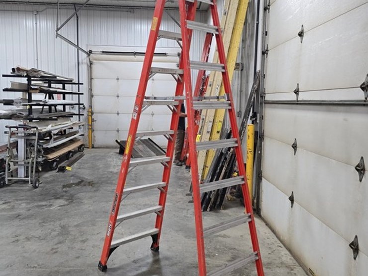 #9746-•-louisville-10'-step-ladder-image-3