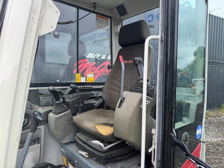 2016-takeuchi-tb260-image-24
