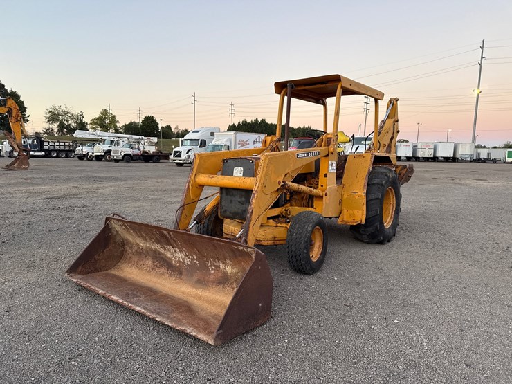 john-deere-310-image-1