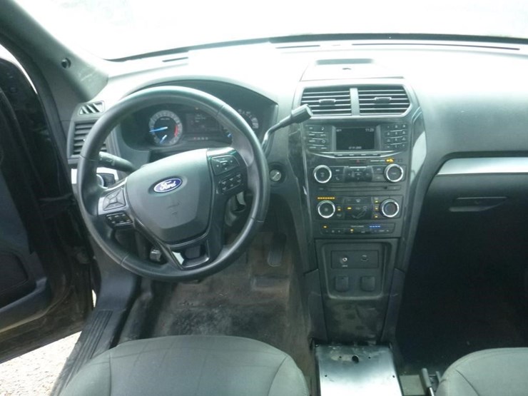 2017-ford-explorer-image-9