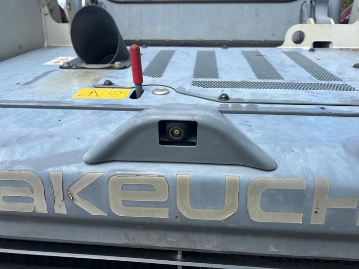 2023-takeuchi-tl8-image-5
