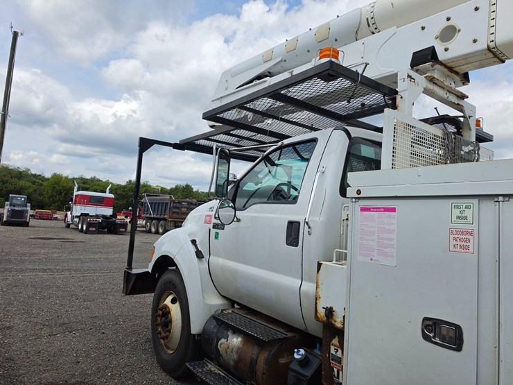 2012-ford-f750-image-9
