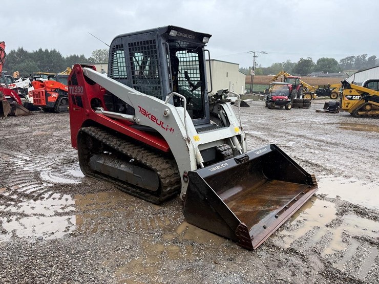 2012-takeuchi-tl250-image-6