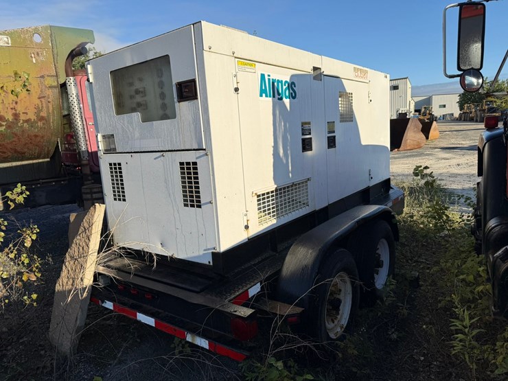#3501-•-whisperwatt-dca-1651v-towable-generator-image-4