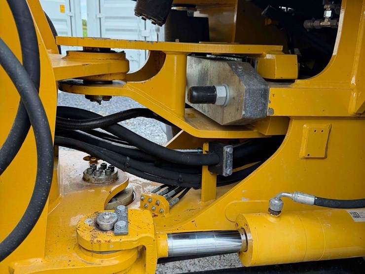 2021-deere-344l-image-12