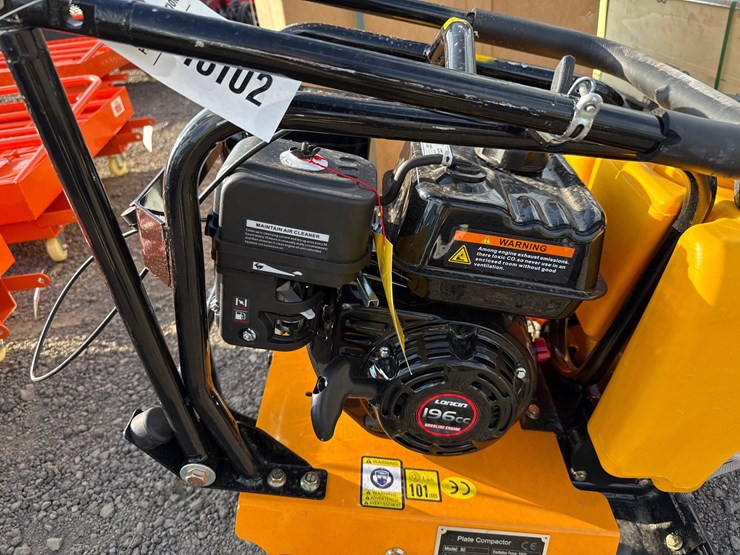 #1048-•-c90t-plate-compactor-image-3