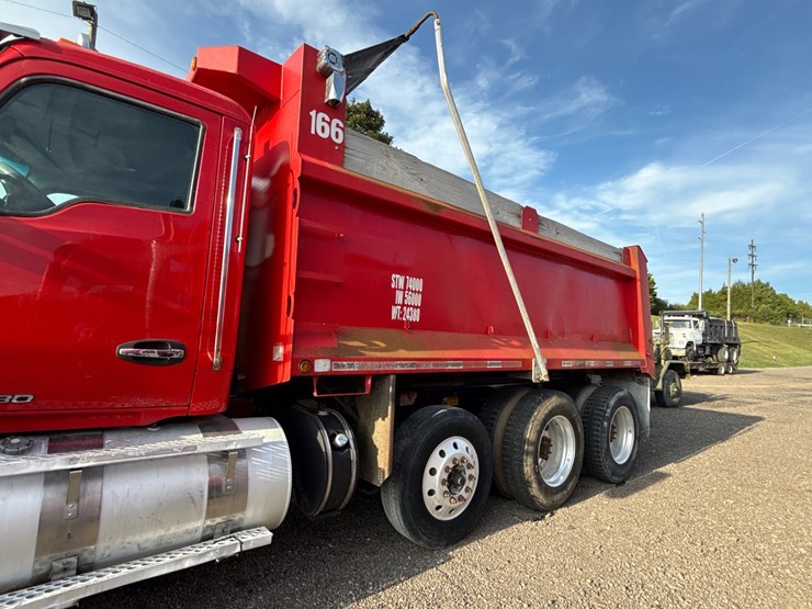 2015-kenworth-t880-image-11