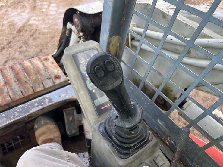 2011-takeuchi-tl230-image-17