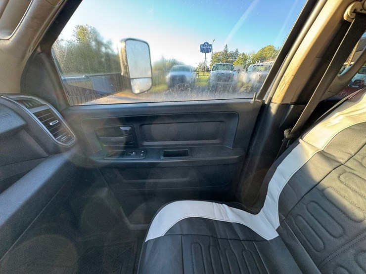 2020-dodge-3500-image-38