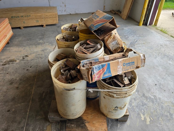 #9757-•-cement-form-clamps-image-5