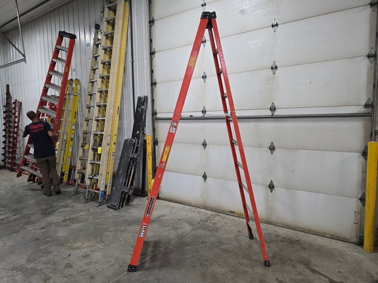 #9746-•-louisville-10'-step-ladder-image-2