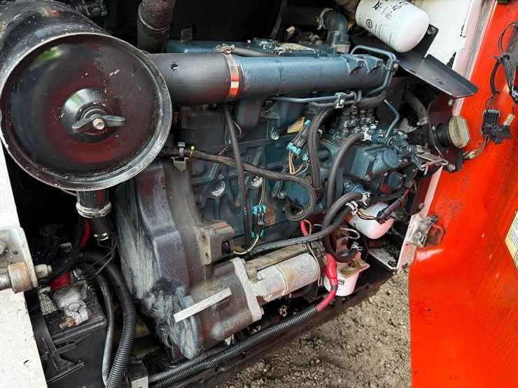 2004-bobcat-s150-image-14