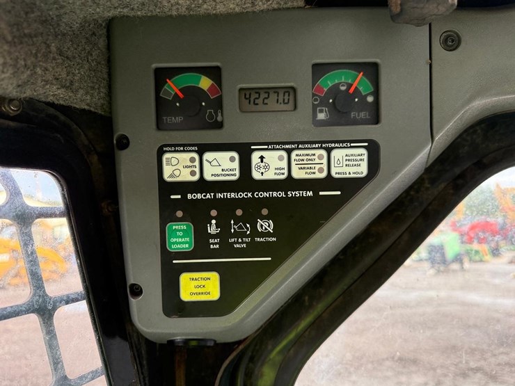 2006-bobcat-t300-image-24