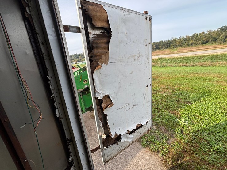 #1320-•-enclosed-cargo-trailer-with-blow-in-insulation-business-equipment-(no-title)-image-26