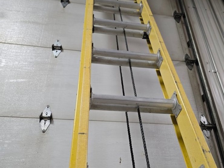 #9738-•-louisville-28'-extension-ladder-image-6
