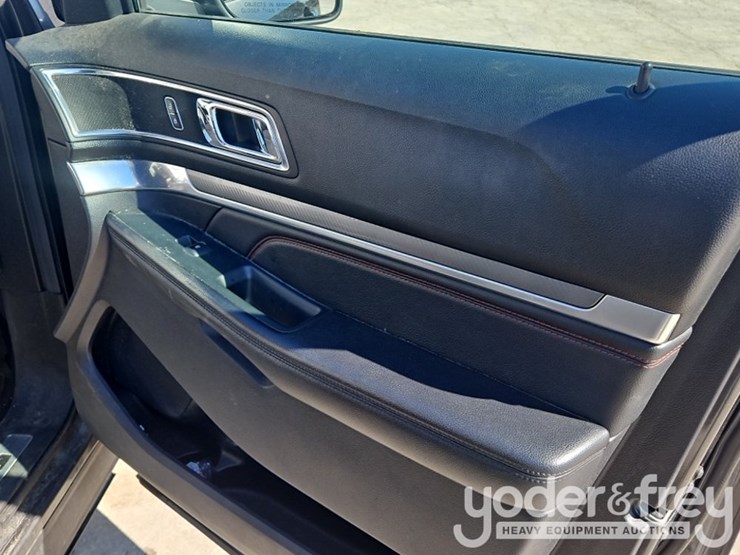 2019-ford-explorer-image-39
