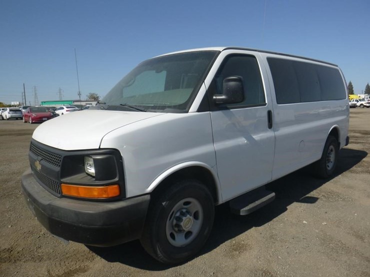 2013-chevrolet-express-3500-image-1