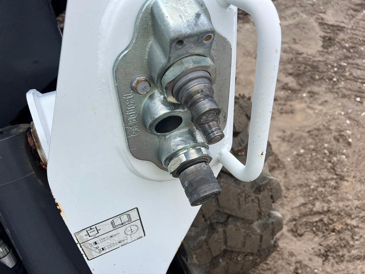 2018-bobcat-s570-image-12