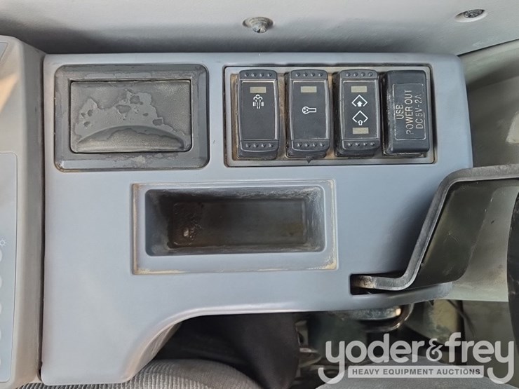 2019-deere-210g-lc-image-78