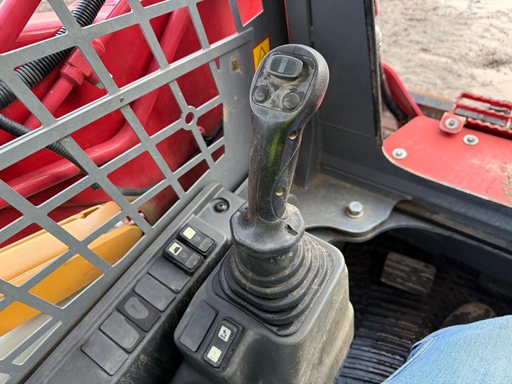 2020-takeuchi-tl8-image-26