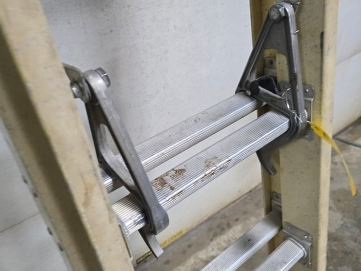 #9743-•-louisville-16'-extension-ladder-image-4