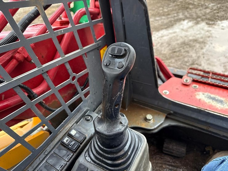 2020-takeuchi-tl8-image-26