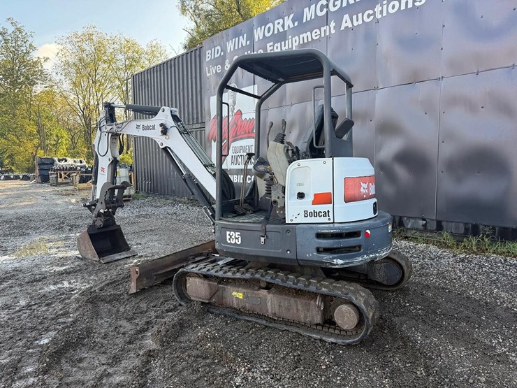 2016-bobcat-e35-image-2