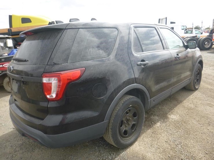 2017-ford-explorer-image-3