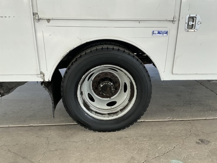 2016-ford-f550-image-8